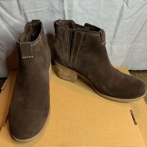 Clark’s pull on boot in suede